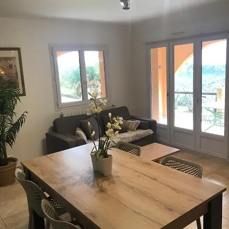 T2 Rez De Apartment